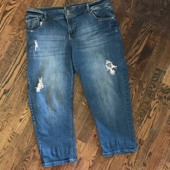 Lane Bryant Distressed Crop Capri Jean - Picture 2 of 11